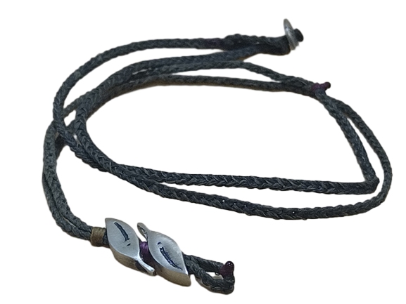 thin cord necklace (multi jewelry) on khaki with 🍃🍃