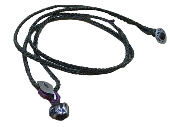 thin cord necklace (multi jewelry) on khaki with silver stone & 🍃