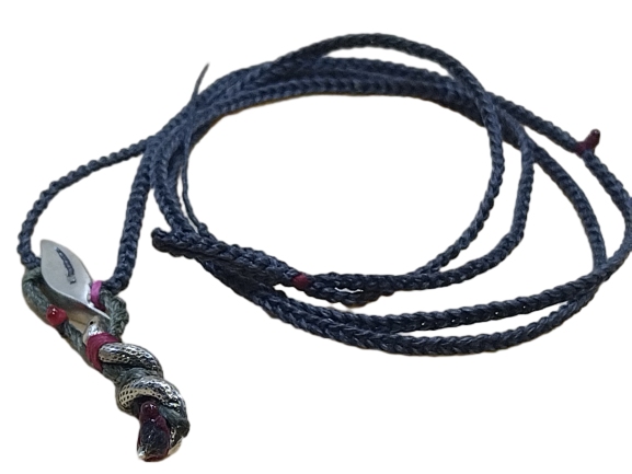 thin cord necklace (multi jewelry) on coal with 🍃 & 🐍
